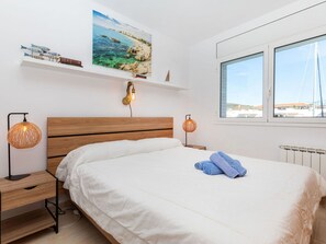 3 bedrooms, travel cot, free WiFi