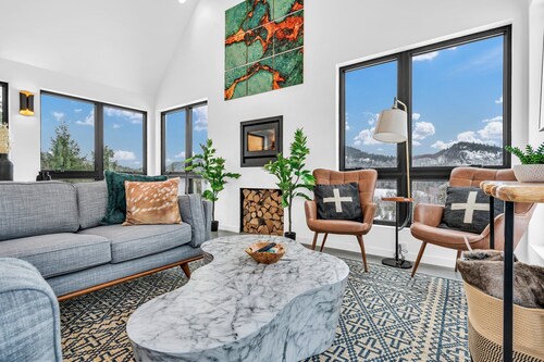 6BR Mountain Cabin | Hot Tub • Fire Pit