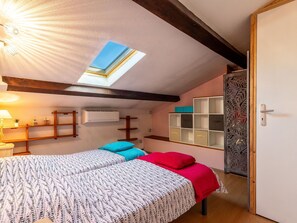2 Schlafzimmer, Reisekinderbett, kostenloses WLAN, Bettwäsche
