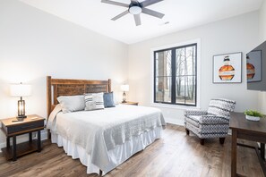 7 bedrooms, desk, free WiFi, bed sheets