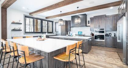 Scenic River Front Lodge With A Fire Pit And Outdoor Kitchen