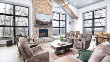 Smart TV, chimenea y videojuegos