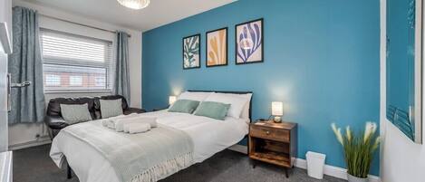 2 soverom, skrivebord, strykejern/-brett og wi-fi (inkludert)