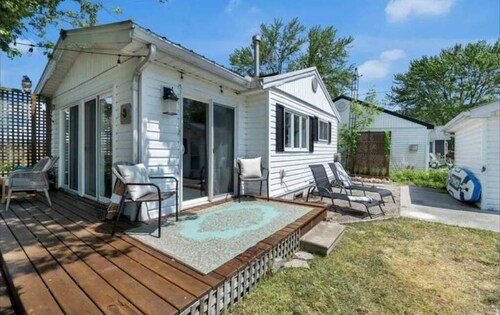 Erie Cove with Sauna (sleeps 7)