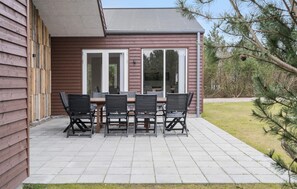 Outdoor dining - Lovely home in Skjern with sauna (Skjern)