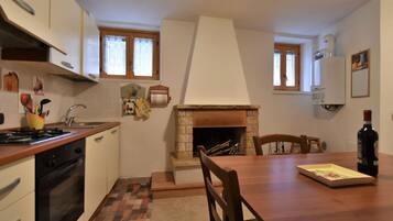 Microonde, forno, lavastoviglie, seggiolone