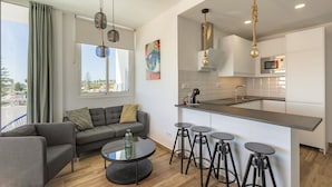 A modern apartment with a living area, a kitchen, and a balcony. - Stunning  villa for 4 guests with pool, WIFI, A/C, TV, terrace and pets allowed (Playa Del Ingles)