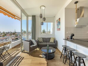 Interior - Wonderful villa for 4 guests with WIFI, A/C, pool, TV, terrace and pets allowed (Playa Del Ingles)