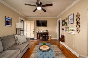 TV, offices - Chickasaw Gardens Bungalow (Memphis)