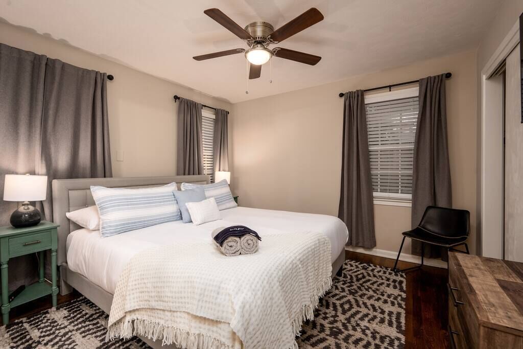 4 dormitorios, escritorio, tabla de planchar con plancha y wifi