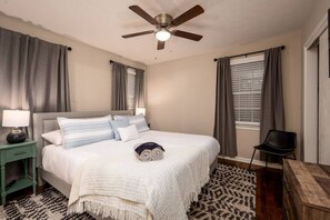 4 bedrooms, desk, iron/ironing board, WiFi