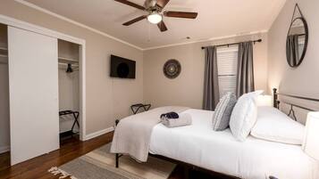 4 bedrooms, desk, iron/ironing board, WiFi