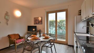 Micro-ondes, four, lave-vaisselle, grille-pain