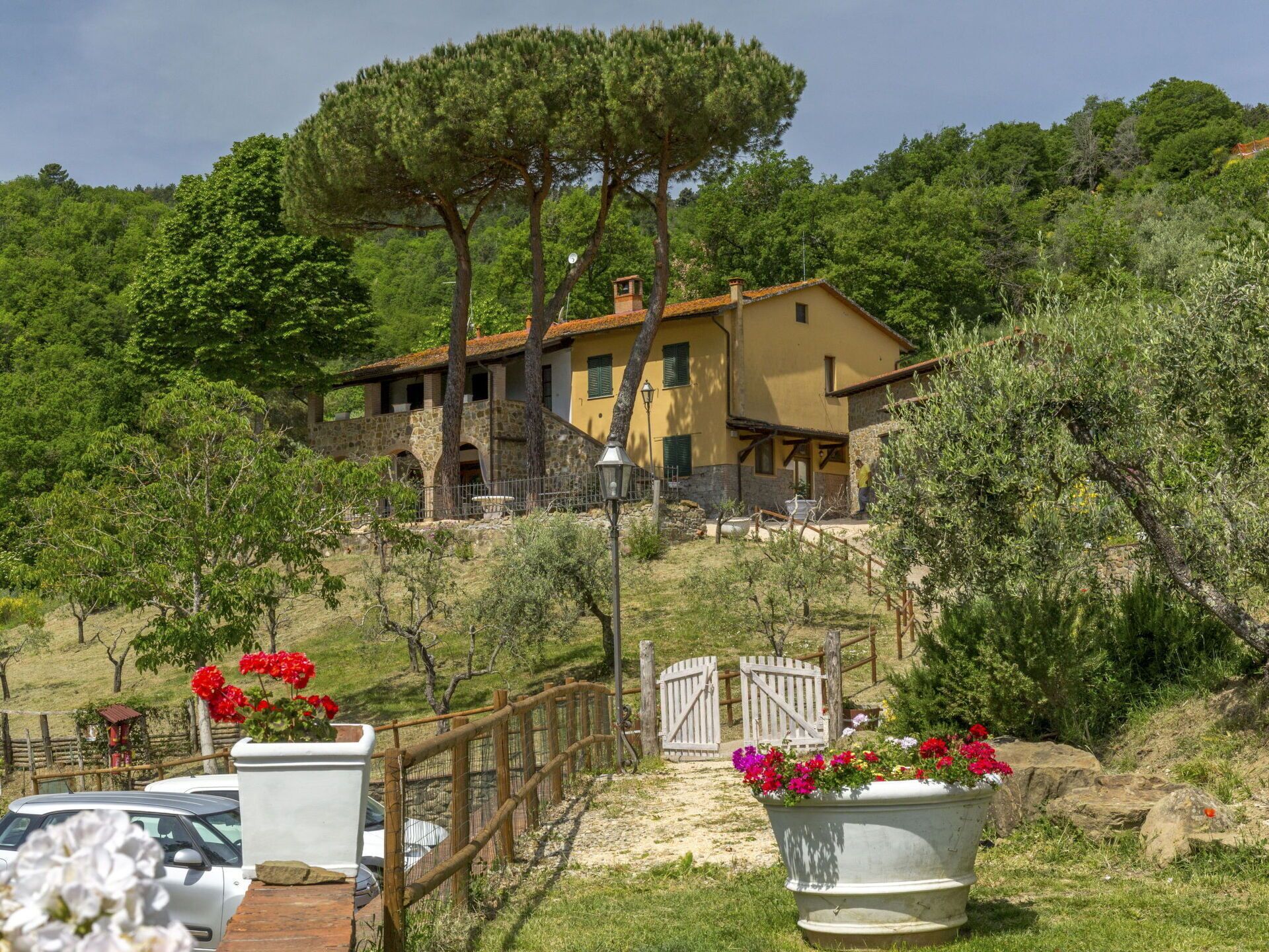 Beautiful apartment in villa for 6 guests with WIFI, pool, A\/C, TV, patio and parking
