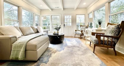 Sunny Bungalow in Quaint Neighborhood Setting - Dog Friendly