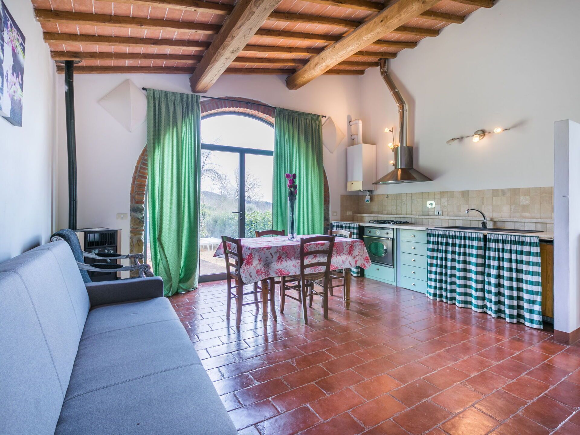 Lovely apartment in villa for 4 people with A\/C, pool, WIFI, TV and parking