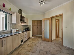 Microwave, oven, dishwasher, toaster - Wonderful private villa for 10 people with private pool, A/C, WIFI, TV and terrace (Albufeira)