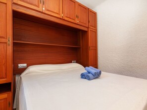 1 bedroom, travel cot, free WiFi