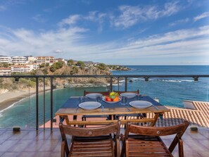 Outdoor dining - Lovely apartment for 4 people with A/C, WIFI, TV and terrace (Llançà)