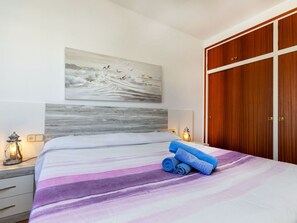 2 habitaciones, tabla de planchar con plancha y cuna de viaje 