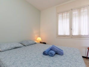 1 habitación y cuna de viaje 