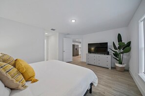 3 bedrooms, iron/ironing board, free WiFi, bed sheets