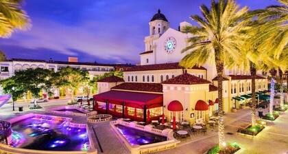 New! Few minutes to Downtown, 10 to the Beach!