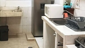 อพาร์ทเมนท์, 2 ห้องนอน, ปลอดบุหรี่, ชั้นล่าง | ครัวขนาดเล็กส่วนตัว