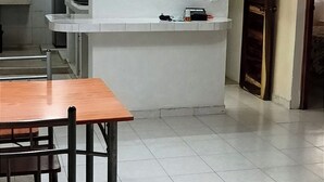 อพาร์ทเมนท์, 2 ห้องนอน, ปลอดบุหรี่, ชั้นล่าง | บริเวณนั่งเล่น