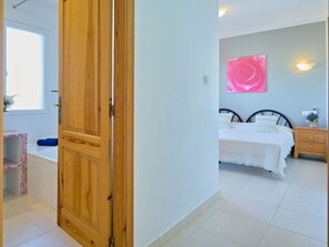 3 bedrooms, iron/ironing board, travel crib, free WiFi