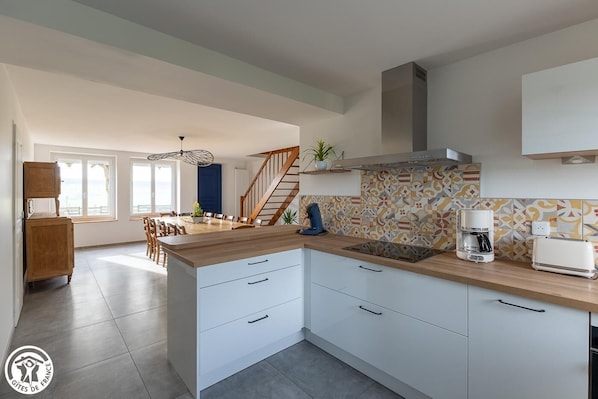 Kühlschrank, Mikrowelle, Ofen, Geschirrspüler