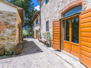 Exterior - Lovely apartment for 4 people with pool, WIFI, TV, patio, pets allowed and panoramic view (Greve In Chianti)