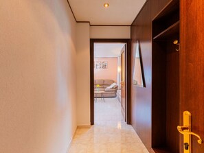 Interior - Lovely apartment for 5 people with WIFI, TV and balcony (Verceia)