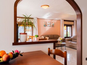 Interior - Lovely apartment for 5 people with WIFI, TV and balcony (Verceia)