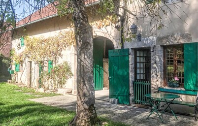 Amazing home in Chemilly