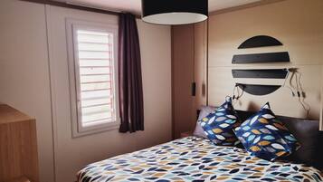 3 bedrooms, iron/ironing board, free WiFi, bed sheets
