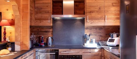 Oven, dishwasher, highchair