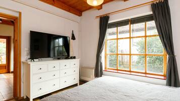 3 Schlafzimmer, Reisekinderbett, kostenloses WLAN, Bettwäsche