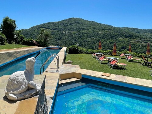Beautiful apartment for 6 guests with pool, WIFI, TV, terrace and pets allowed