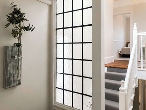 Interior - 5 bedroom accommodation in Westbrook, near Margate (Westbrook, near Margate)