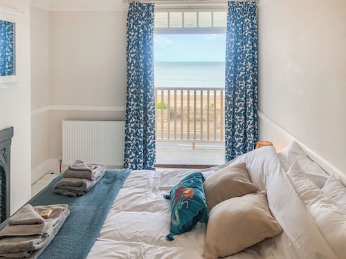 5 bedroom accommodation in Westbrook, near Margate