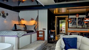 A modern interior with a bed, seating area, and a view of the outdoors. - Beautiful ship in Sagard with sauna (Sagard)