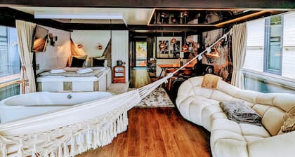 Beautiful ship in Sagard with sauna