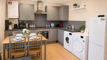 Coffee/tea maker, fridge, microwave, oven