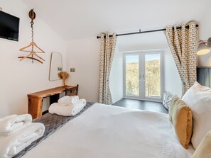 2 bedrooms, free WiFi, bed sheets - 2 bedroom accommodation in Cilgerran (Cilgerran)