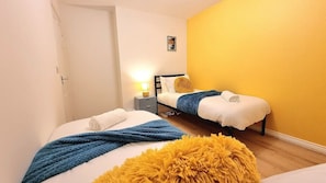 4 chambres, fer et planche à repasser, accès au Wi-Fi (inclus)