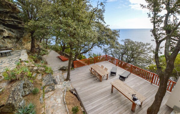 Outdoor dining - Cozy home in Erbalunga (Erbalunga)