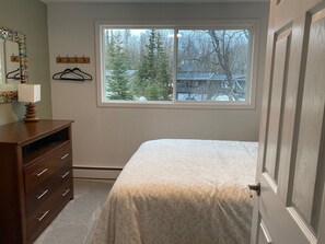 4 bedrooms, desk, iron/ironing board, travel cot