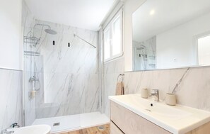 Douche, séchoir à cheveux