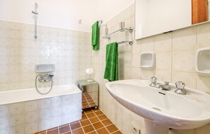 Hair dryer - Lovely home in Moneglia with ethernet internet (Moneglia)